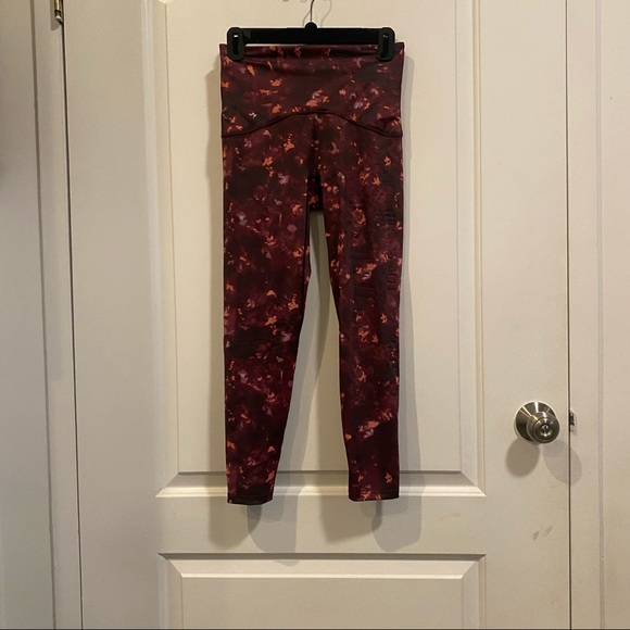 Spanx Active Booty Boost Leggings in Wine Tie Dye - Picture 2 of 3